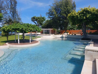 Beautiful Beachfront Condo in Khaotao
2-BR, WiFi, 55" TV New Renovated