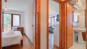 1 bedroom, free WiFi, bed sheets