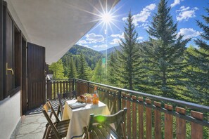 Standard Apartment, Multiple Bedrooms (Appartamento Il Rio) | Outdoor dining - Appartamento Il Rio (Sauze d'Oulx)