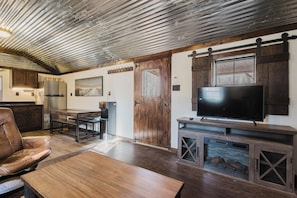 TV, fireplace