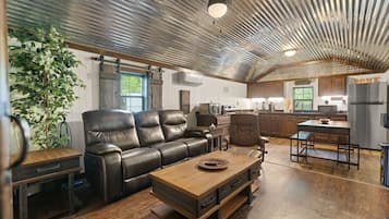 Älytelevisio, takka, kirjoja