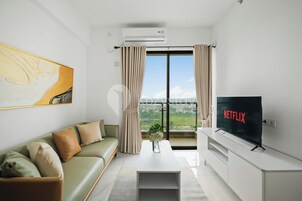 Apartment, 2 Bedrooms, City View | Living area