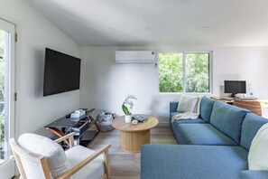 تلفزيون، ألعاب فيديو، مكتب