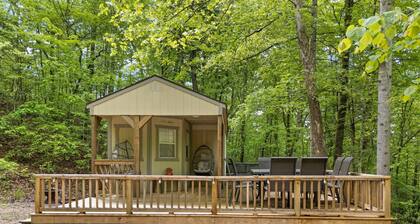 Snug Skyridge cabin @ tranquil High Rock wd WiFi, Hot-tub. Pet friendly