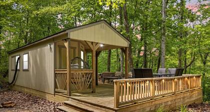 Skyridge Woodland Cabin @ tranquil High Rock - Wi-Fi, Hot tub, Pet friendly
