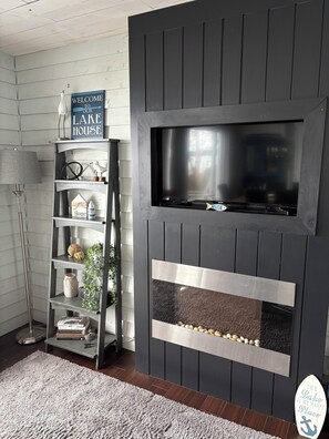 Interior - Cozy Lakeside Cottage with hot tub, games room, kayaks and paddle boards. (Badger)