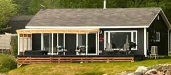 Cozy Lakeside Cottage with hot tub, games room, kayaks and paddle boards.