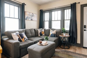 Televisión y chimenea