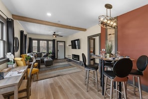 Televisión y chimenea