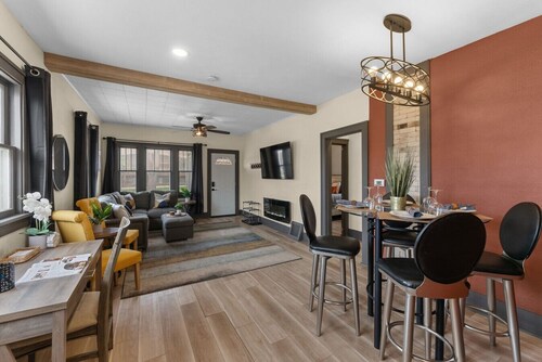 Blue Haven | 2 bed 1 bath | Newly Remodeled