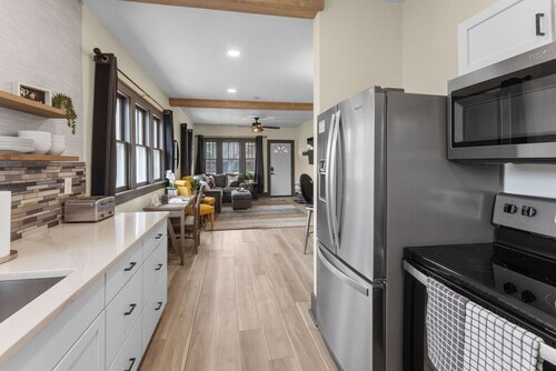 Blue Haven | 2 bed 1 bath | Newly Remodeled