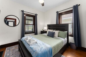 3 bedrooms, desk, iron/ironing board, travel cot