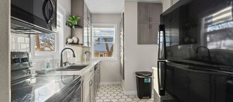 New Cottage Steps from Sanford