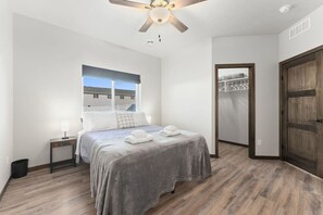 3 bedrooms, desk, iron/ironing board, WiFi