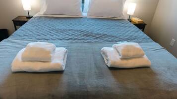 3 bedrooms, desk, iron/ironing board, WiFi