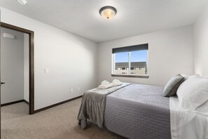 3 bedrooms, desk, iron/ironing board, WiFi