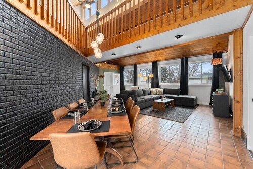 The Clubhouse | Airy | Fun | Centrally Located