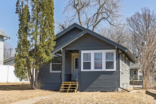 Pebble Beach w/ Sunroom | Grill & Minigolf
