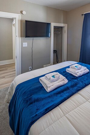 2 室のベッドルーム、アイロン / アイロン台、WiFi、ベッドシーツ