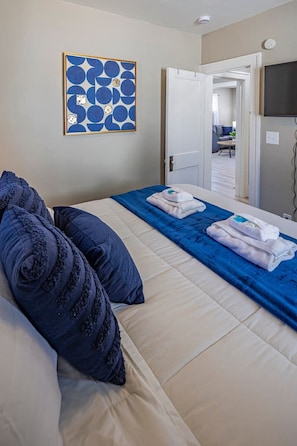 2 bedrooms, iron/ironing board, WiFi, bed sheets