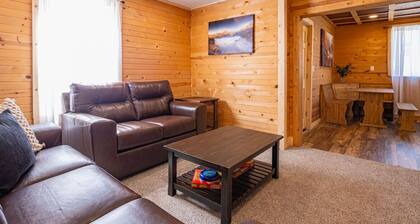 Urban Cabin | 4BR w/ Huge Yard