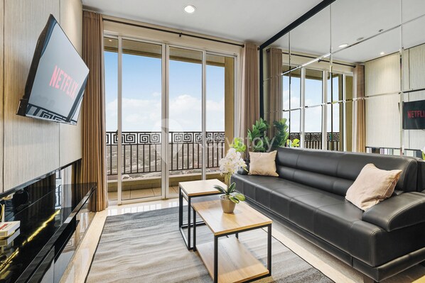 Apartment, 2 Bedrooms, City View | Living area