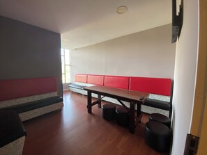 Felles sovesal – basic | Oppholdsområde