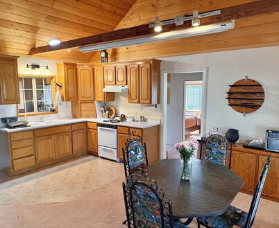 Kennedy Bluebird: off-grid cabin near SF Kern River