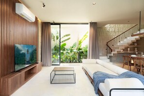 Villa Luxe, 3 chambres, piscine privée | Salle de séjour | TV connectée de 53 pouces avec chaînes par câble
