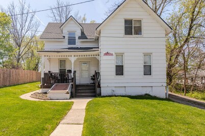 Cozy Apartment in Ypsi with Wi-Fi
