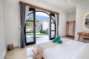 Standard Double Room, Mountain View | Desk