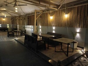 Outdoor dining - Hotel Satyawati Signature (Barwani)