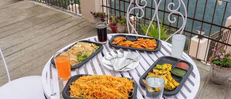 Daily buffet breakfast (INR 500 per person)