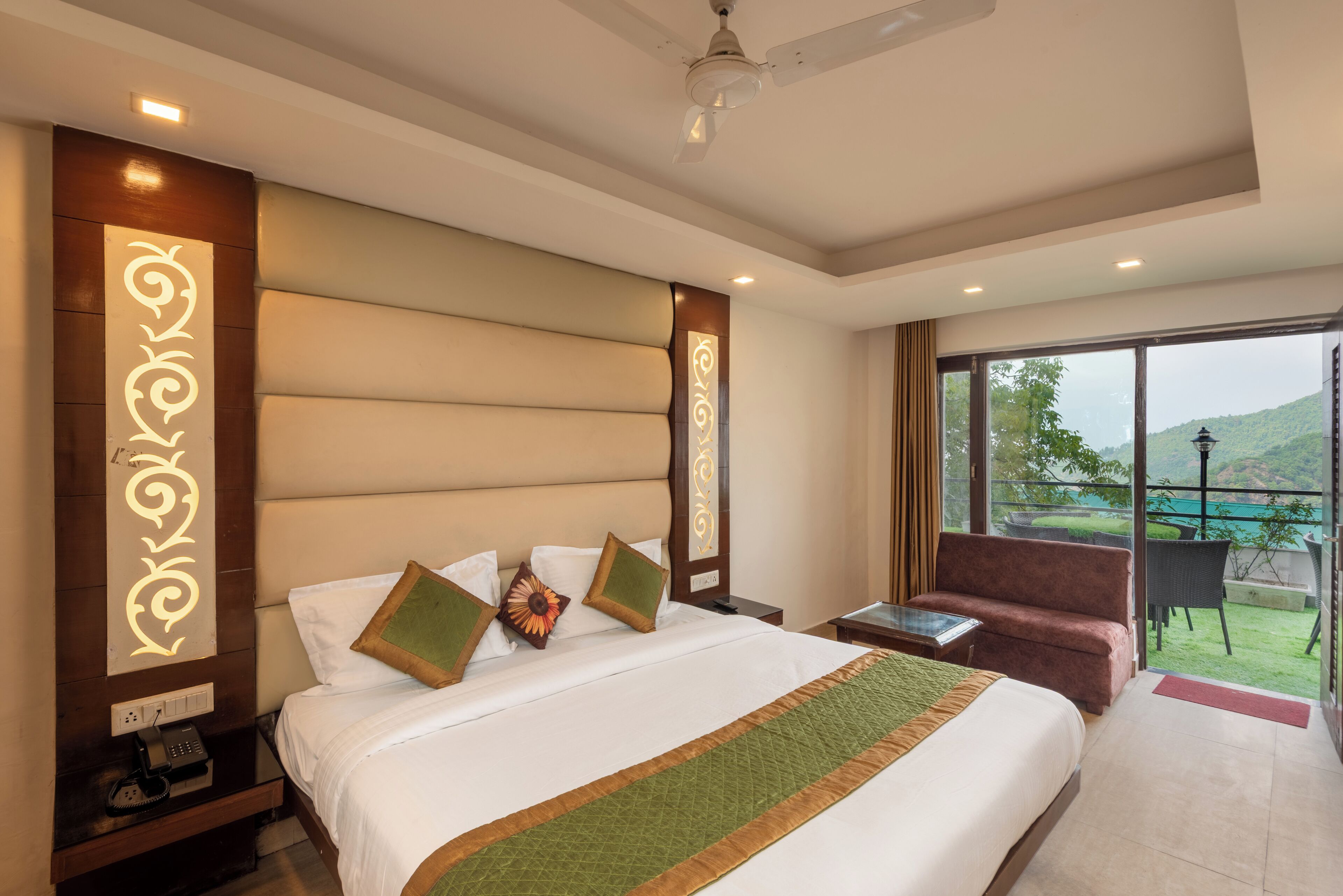 Bureau, espace de travail pour ordinateur portable