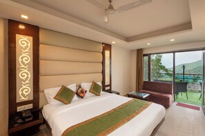 Premium Double Room | Meja, ruang kerja komputer riba, seterika/papan seterika, Wi-fi percuma 