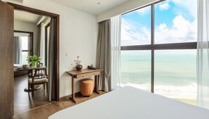 Surmatelas, minibar, coffres-forts dans les chambres, bureau