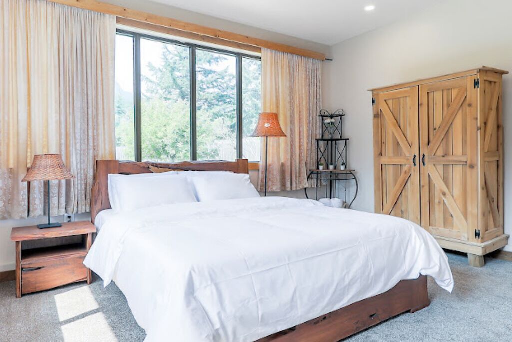 2 habitaciones, tabla de planchar con plancha, wifi y ropa de cama 