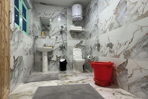 Free toiletries, towels - The Routes Pahalgam (Pahalgam)