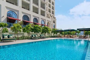 Hồ bơi ngoài trời 
