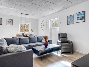 TV - "Calli" by Interhome (Give)