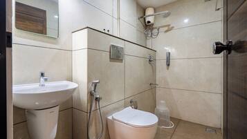 Artículos de tocador gratuitos, pantuflas, toallas, jabón