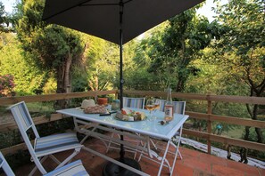 Outdoor dining - Lo Pitchoun, Gite for 2 with Jaccuzzi in the heart of nature Gaillac (Gaillac)