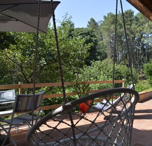 Outdoor dining - Lou Pichoun - Private Jacuzzi & Vineyards (Gaillac)