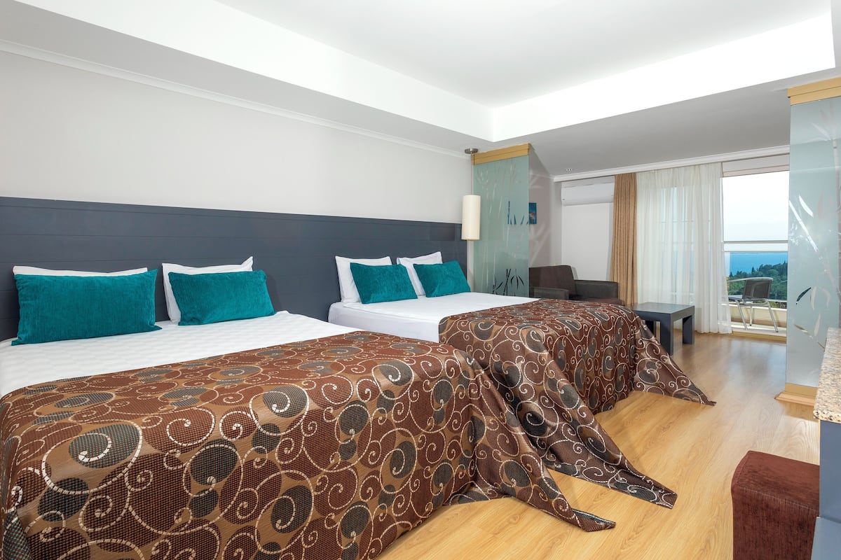 Superior Room, Balcony, Partial Sea View