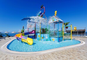 Indoor pool, seasonal outdoor pool, pool umbrellas, pool loungers - SEALİGHT RESORT HOTEL (Aydin)