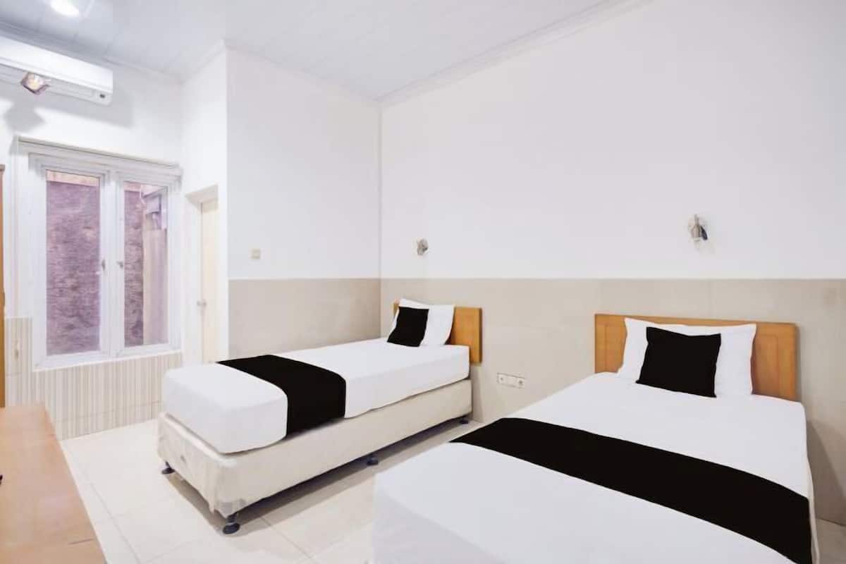 Free WiFi, bed sheets