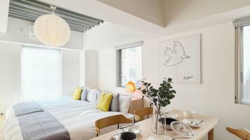 Monolocale Superior, balcone | Area soggiorno | Smart TV 55 pollici con canali via cavo