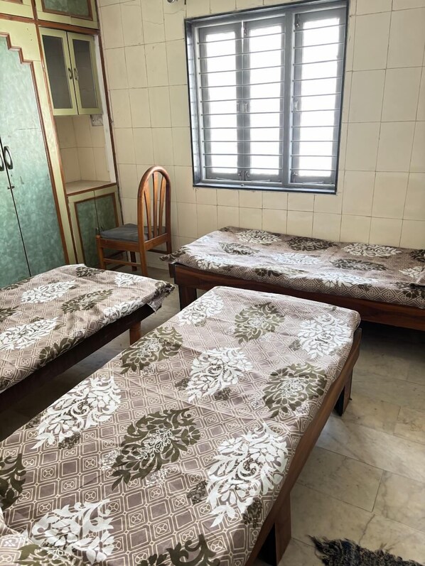 Chambre Standard double ou avec lits jumeaux | Accès au Wi-Fi (inclus)