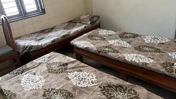 Standard Double or Twin Room | Living area