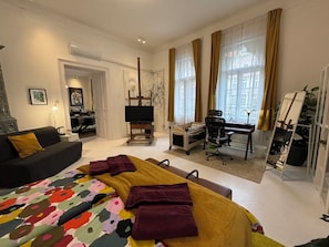 3 bedrooms, desk, iron/ironing board, WiFi